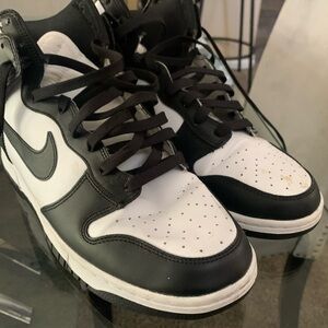 Nike Men's Classic Black and White Sneakers